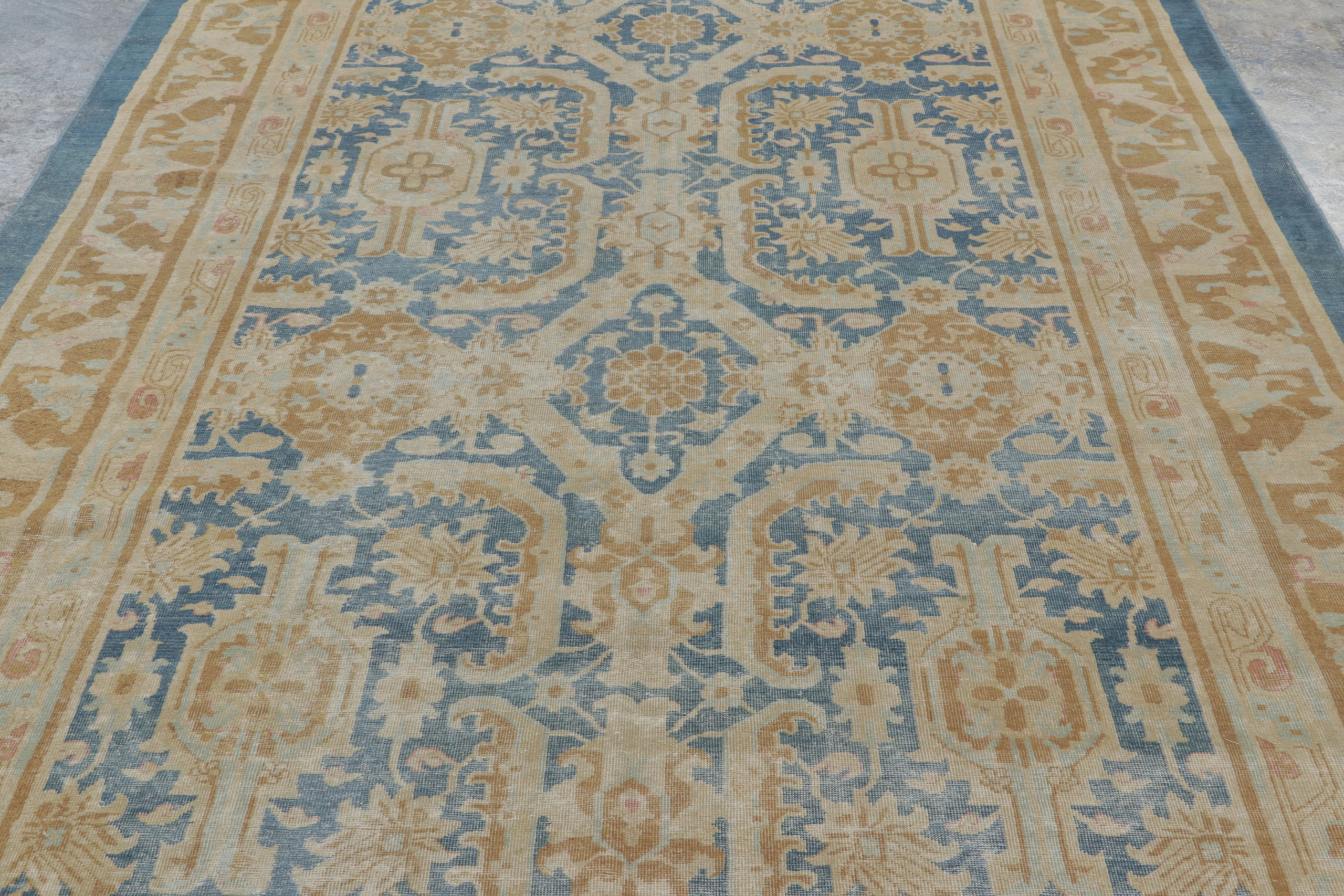 Antique Mahal Geometric Rug