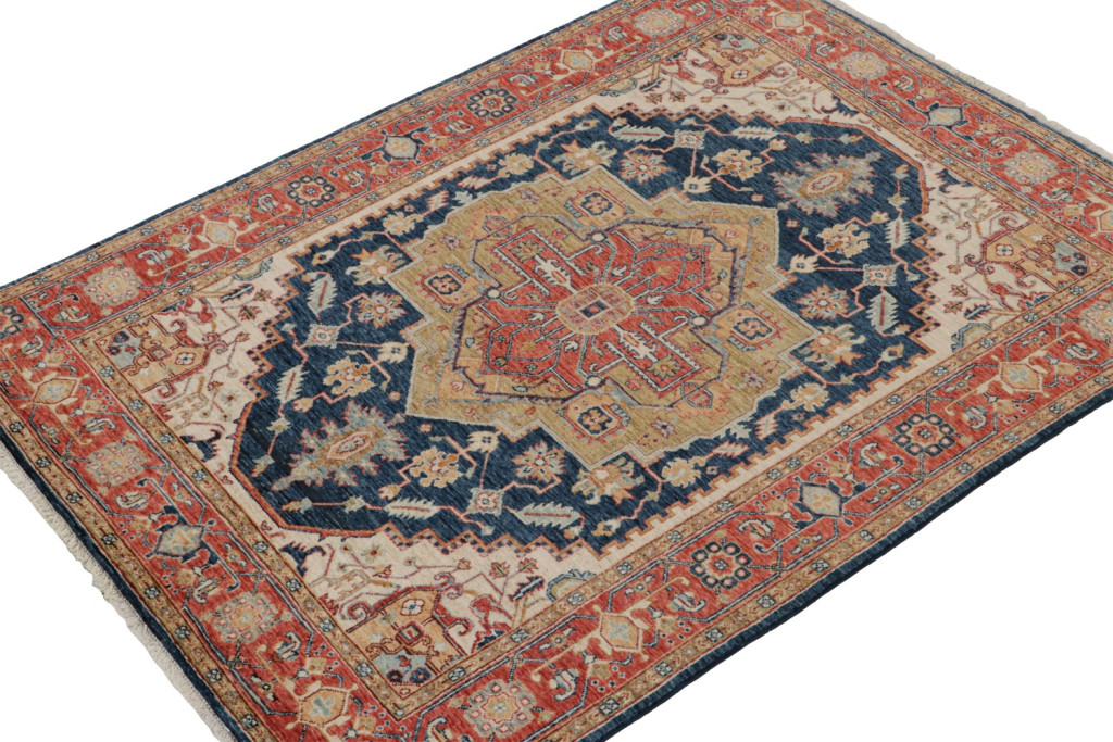 Serapi Rug with Medallion Pattern