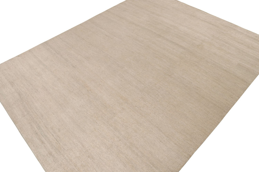 Contemporary Silk Rug in Solid Beige-Brown