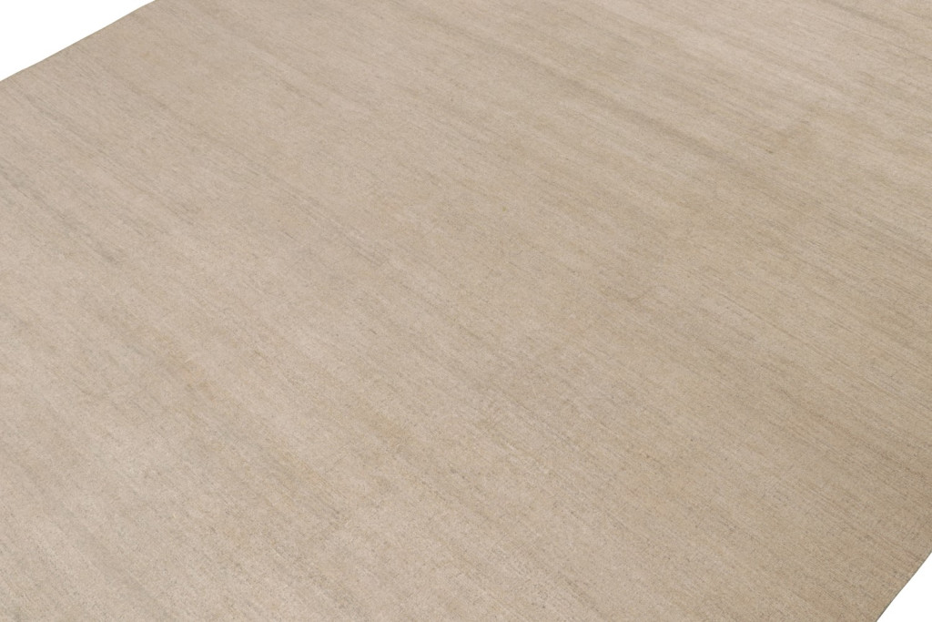 Contemporary Silk Rug in Solid Beige-Brown