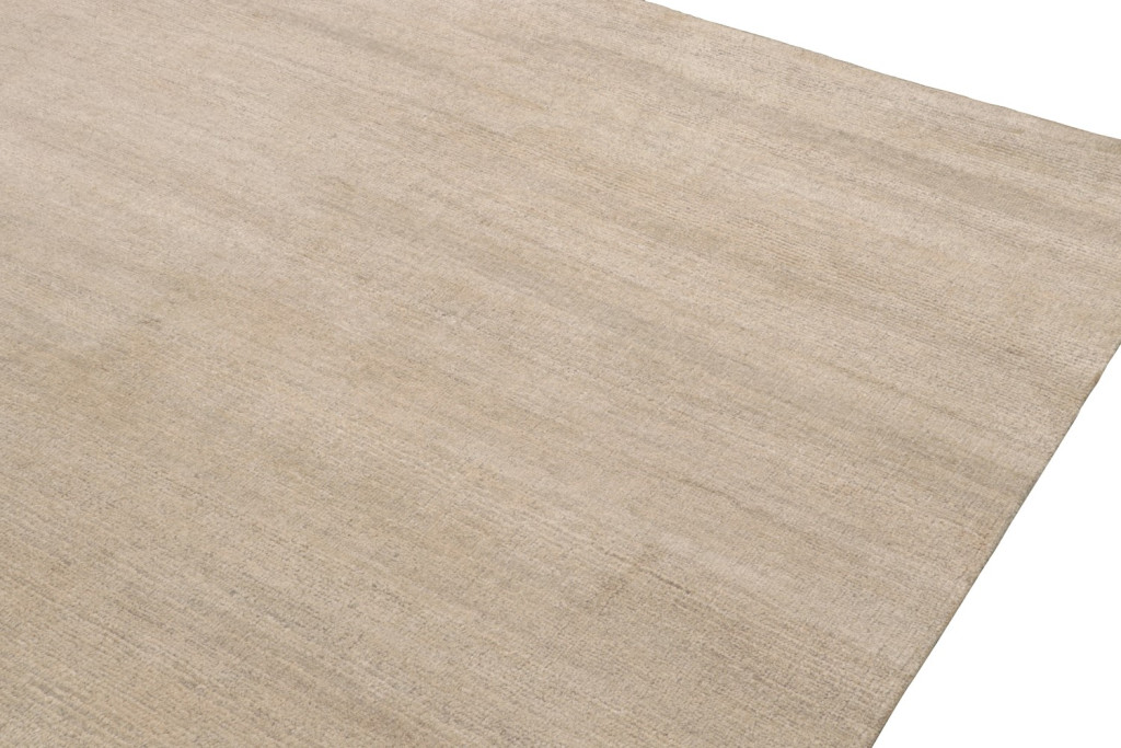Contemporary Silk Rug in Solid Beige-Brown