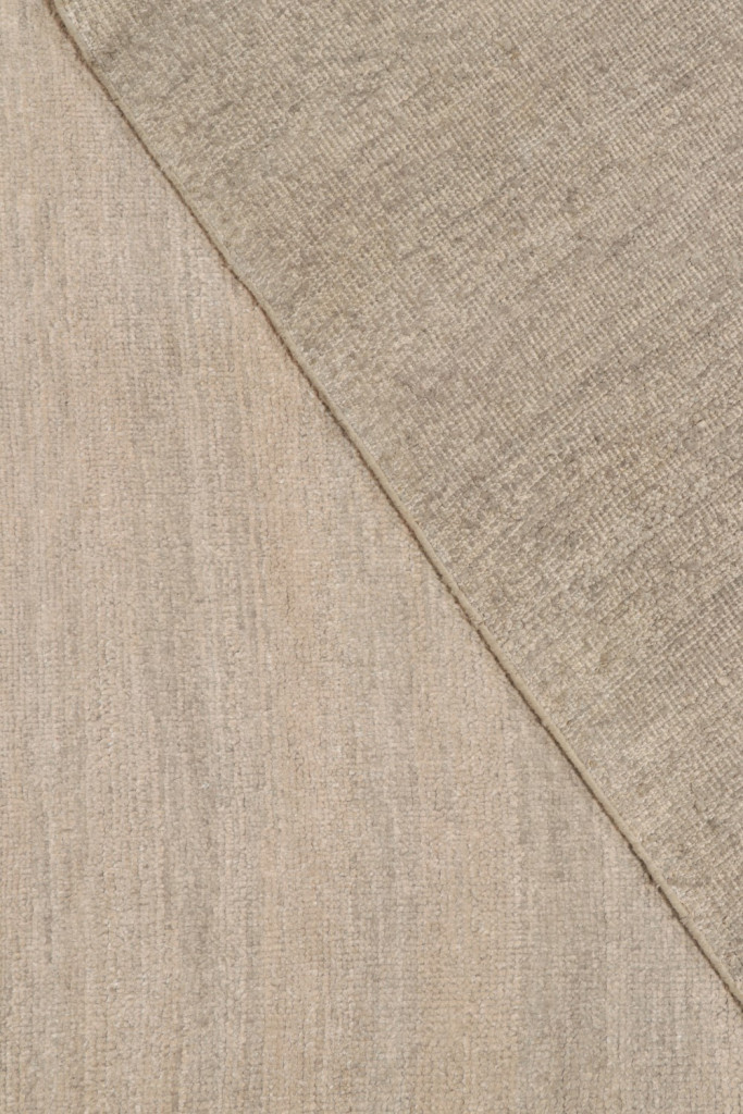 Contemporary Silk Rug in Solid Beige-Brown