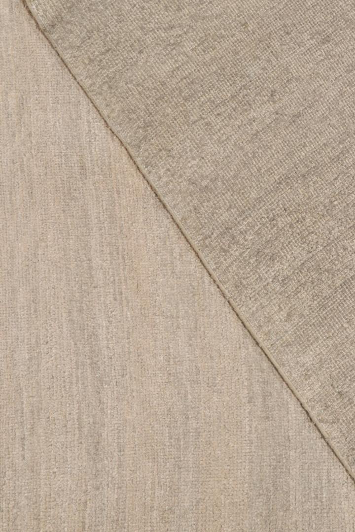 Contemporary Silk Rug in Solid Beige-Brown
