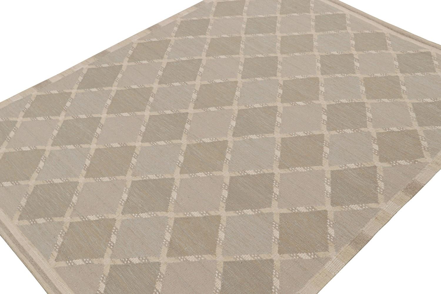 Scandinavian Rug with Beige Diamond Patterns