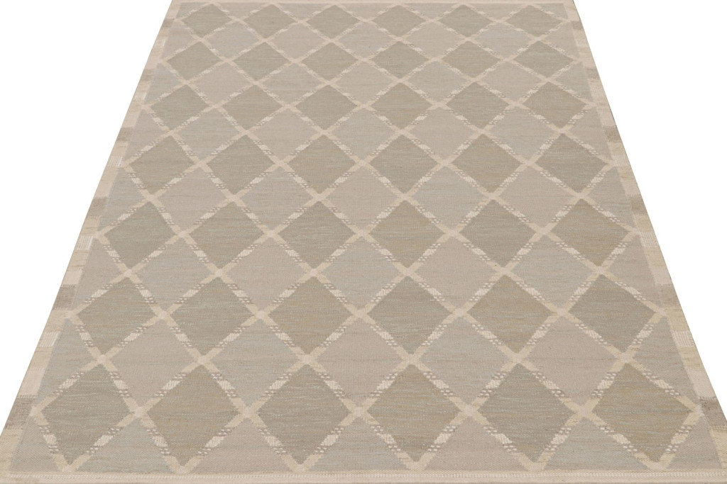 Scandinavian Rug with Beige Diamond Patterns