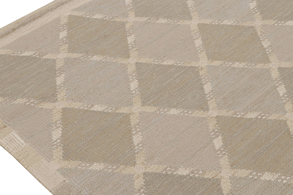 Scandinavian Rug with Beige Diamond Patterns