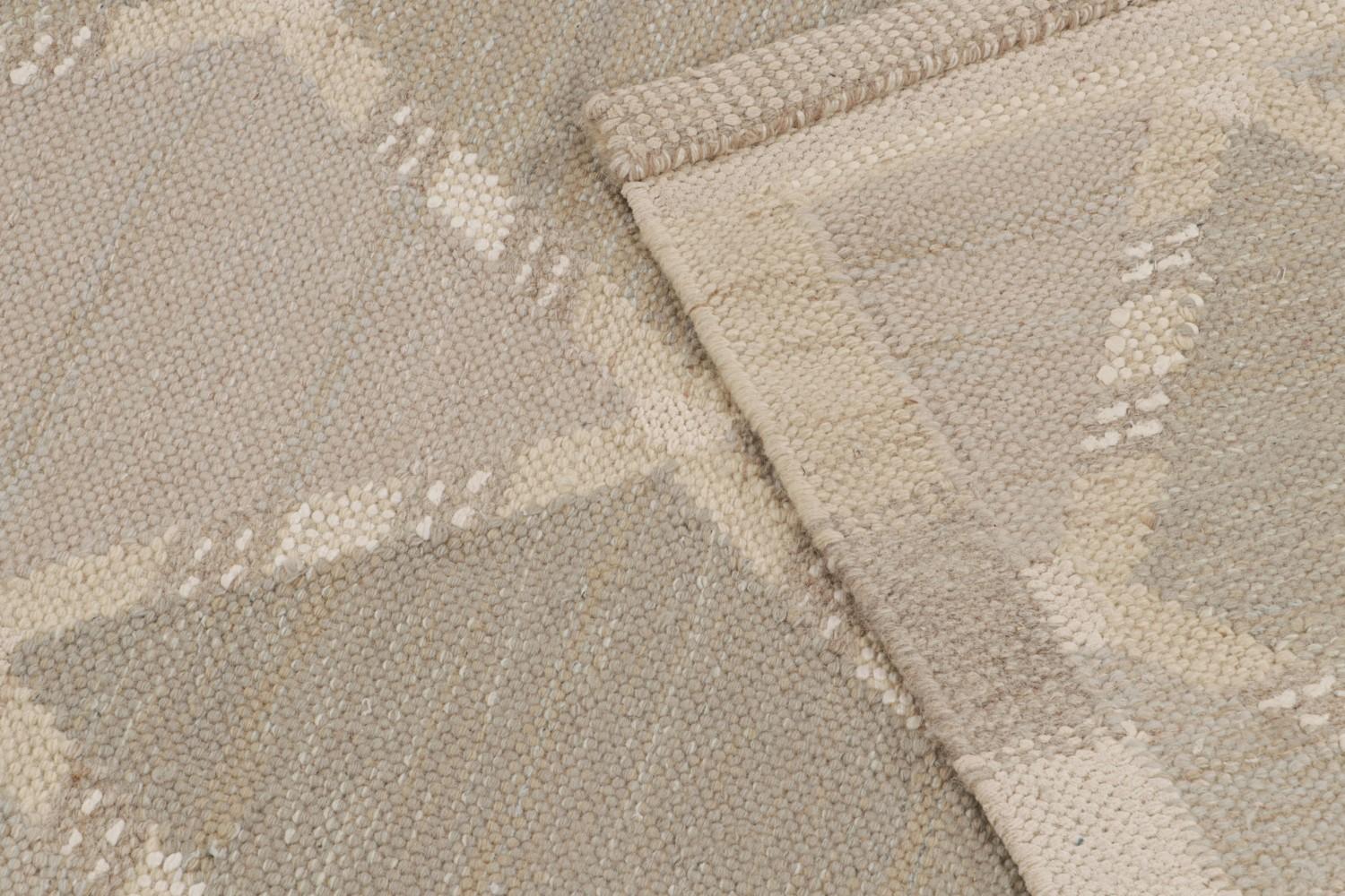 Scandinavian Rug with Beige Diamond Patterns