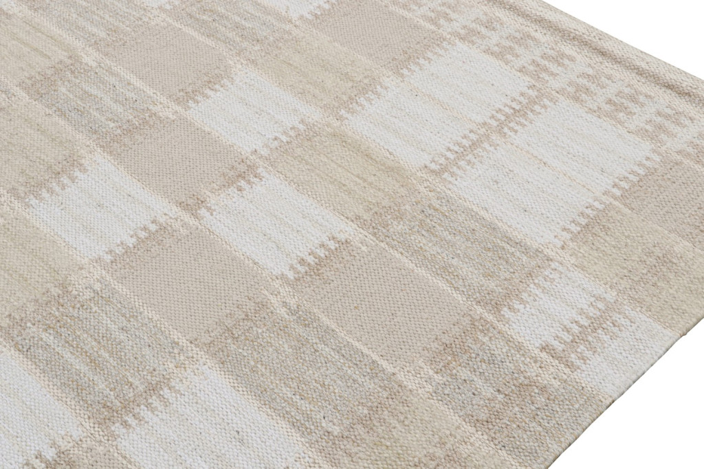 Flatweave Scandinavian Rug in Beige Geometric Patterns