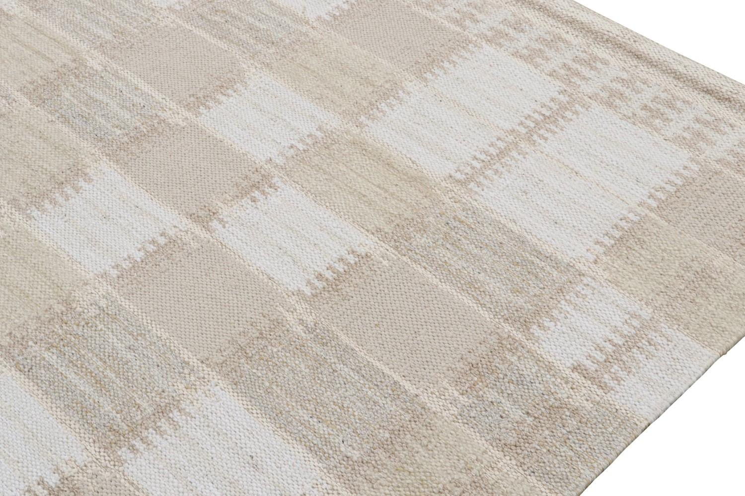 Flatweave Scandinavian Rug in Beige Geometric Patterns