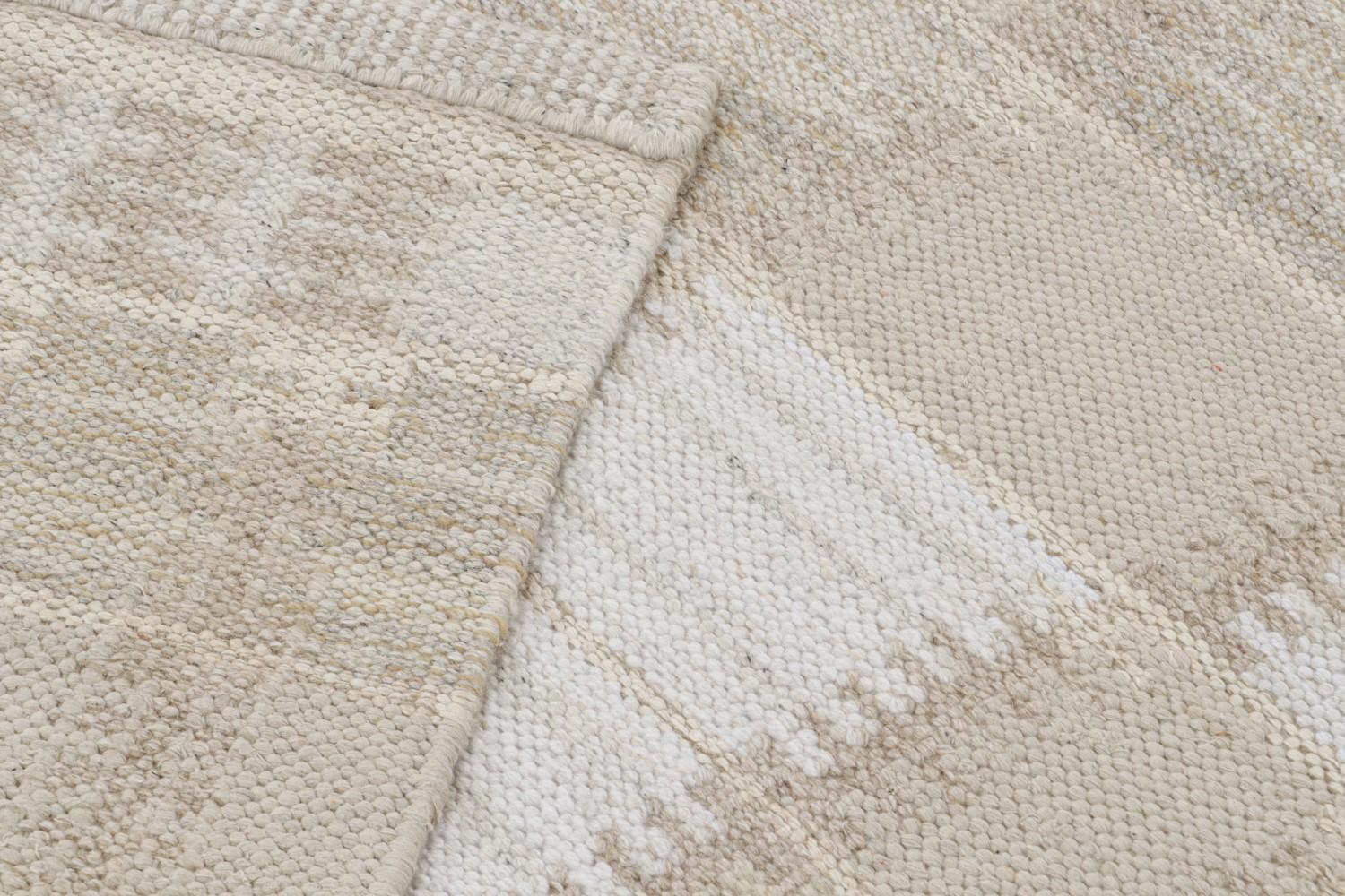 Flatweave Scandinavian Rug in Beige Geometric Patterns