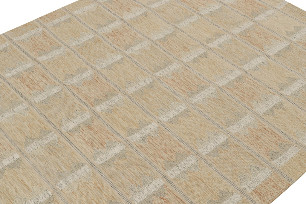 Scandinavian Kilim in Beige with Geometric Patterns