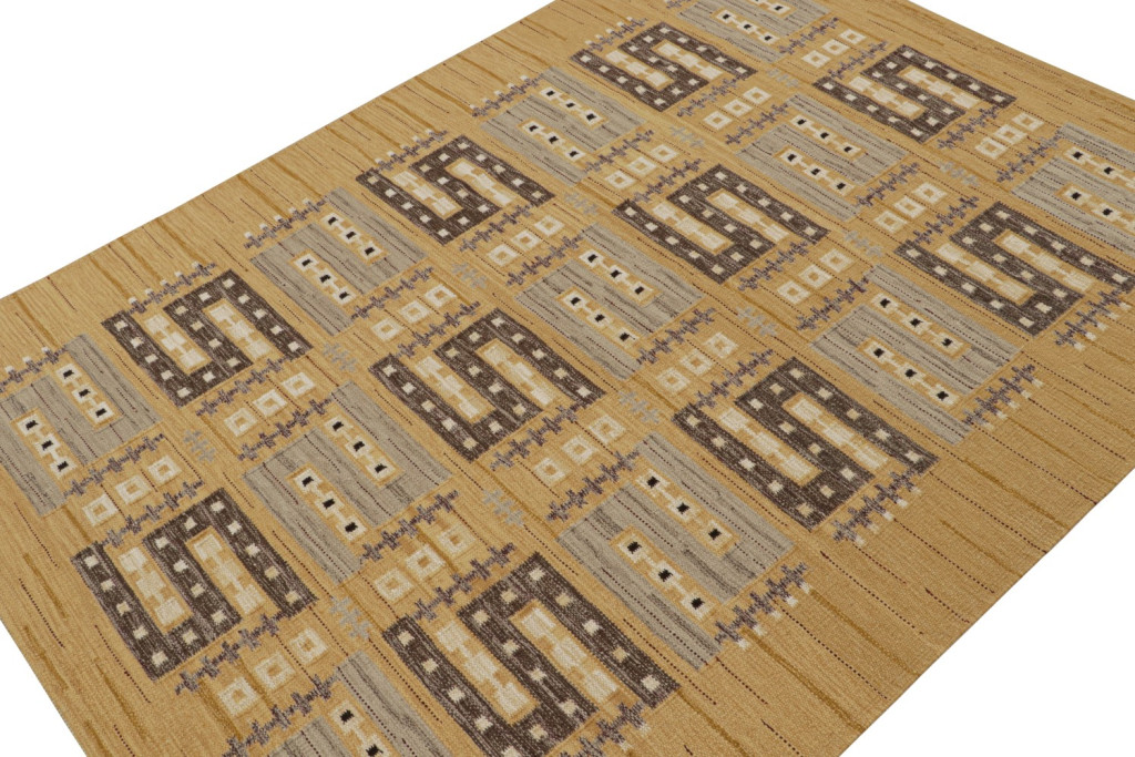 Scandinavian Kilim Rug in Gold with Geometric Pattern