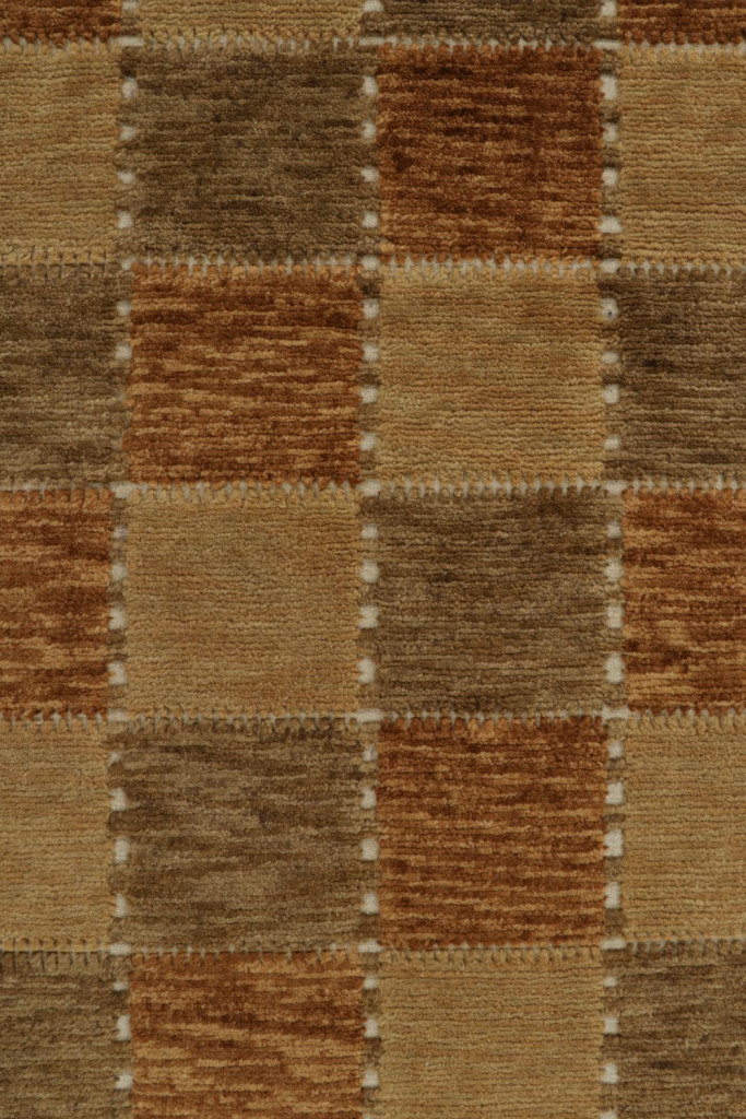Scandinavian Rug with Brown Geometric Patterns
