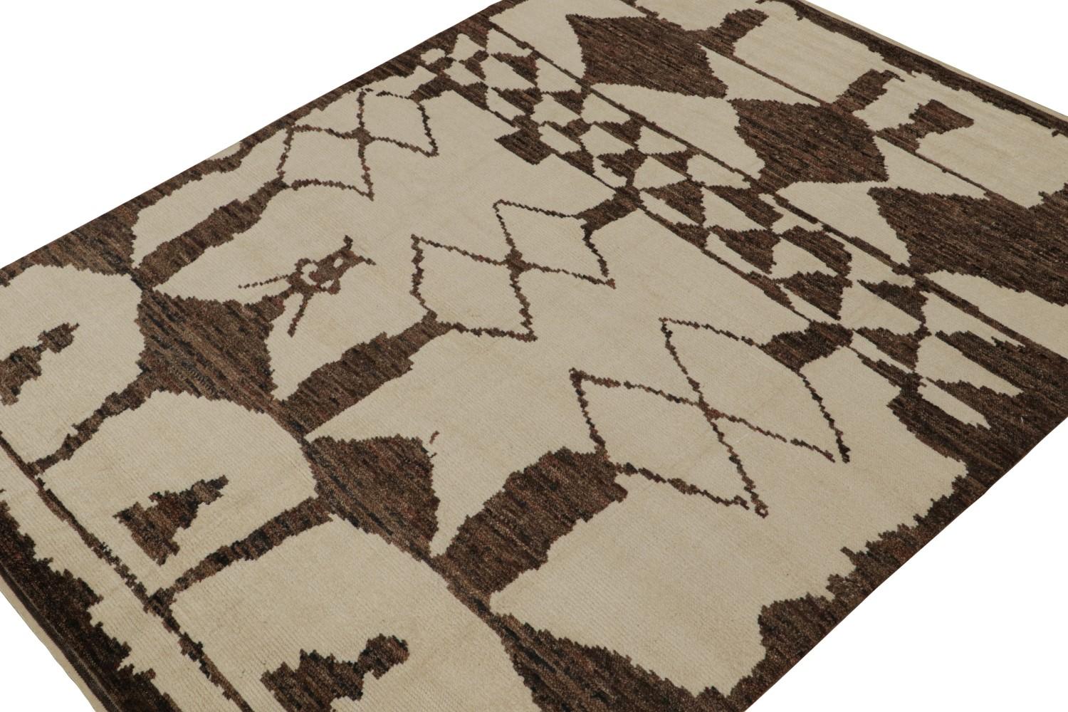 Moroccan Rug with Brown Geometric Patterns