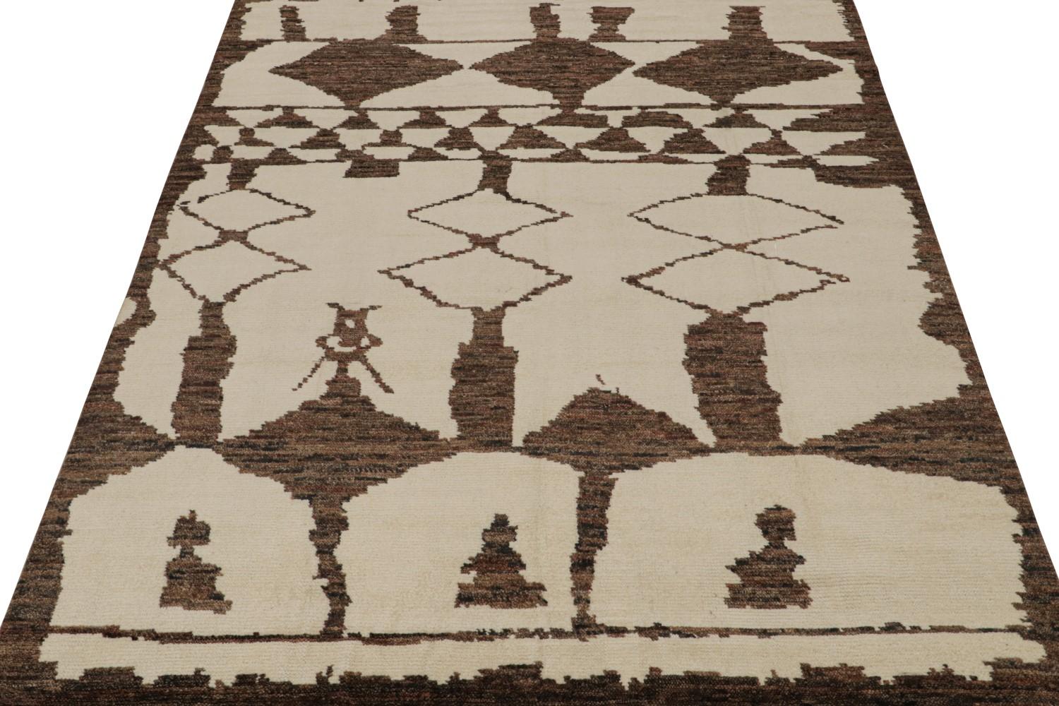 Moroccan Rug with Brown Geometric Patterns