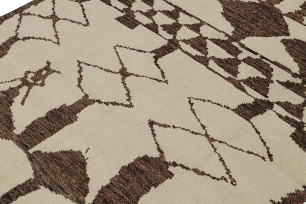 Moroccan Rug with Brown Geometric Patterns
