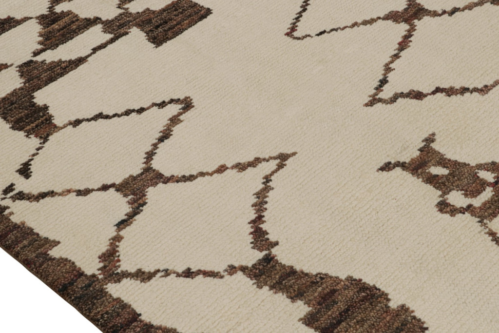 Moroccan Rug with Brown Geometric Patterns