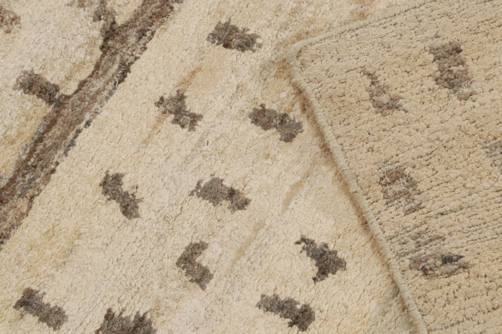 Beige Modern Rug with Abstract Dots Pattern