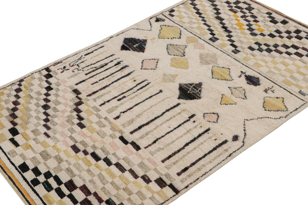 Beige Moroccan Rug with Geometric Patterns