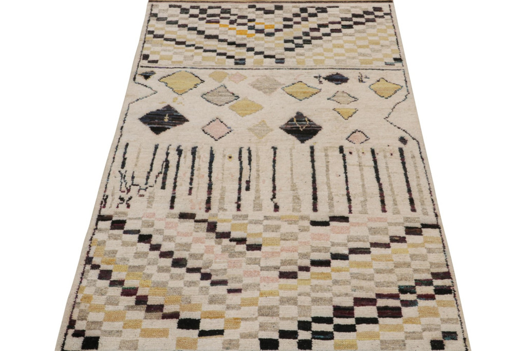 Beige Moroccan Rug with Geometric Patterns