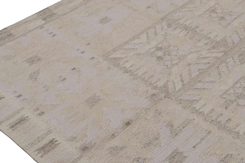 White Geometric Scandinavian Kilim RUg