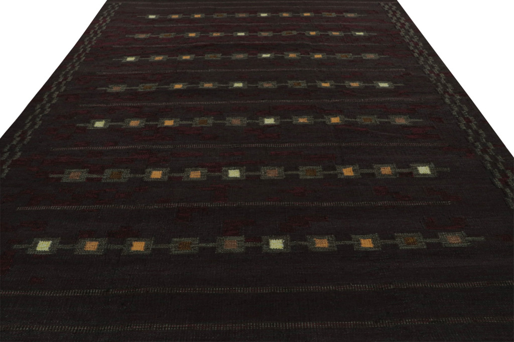 Scandinavian Kilim Rug with Geometric Patterns