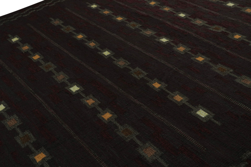 Scandinavian Kilim Rug with Geometric Patterns