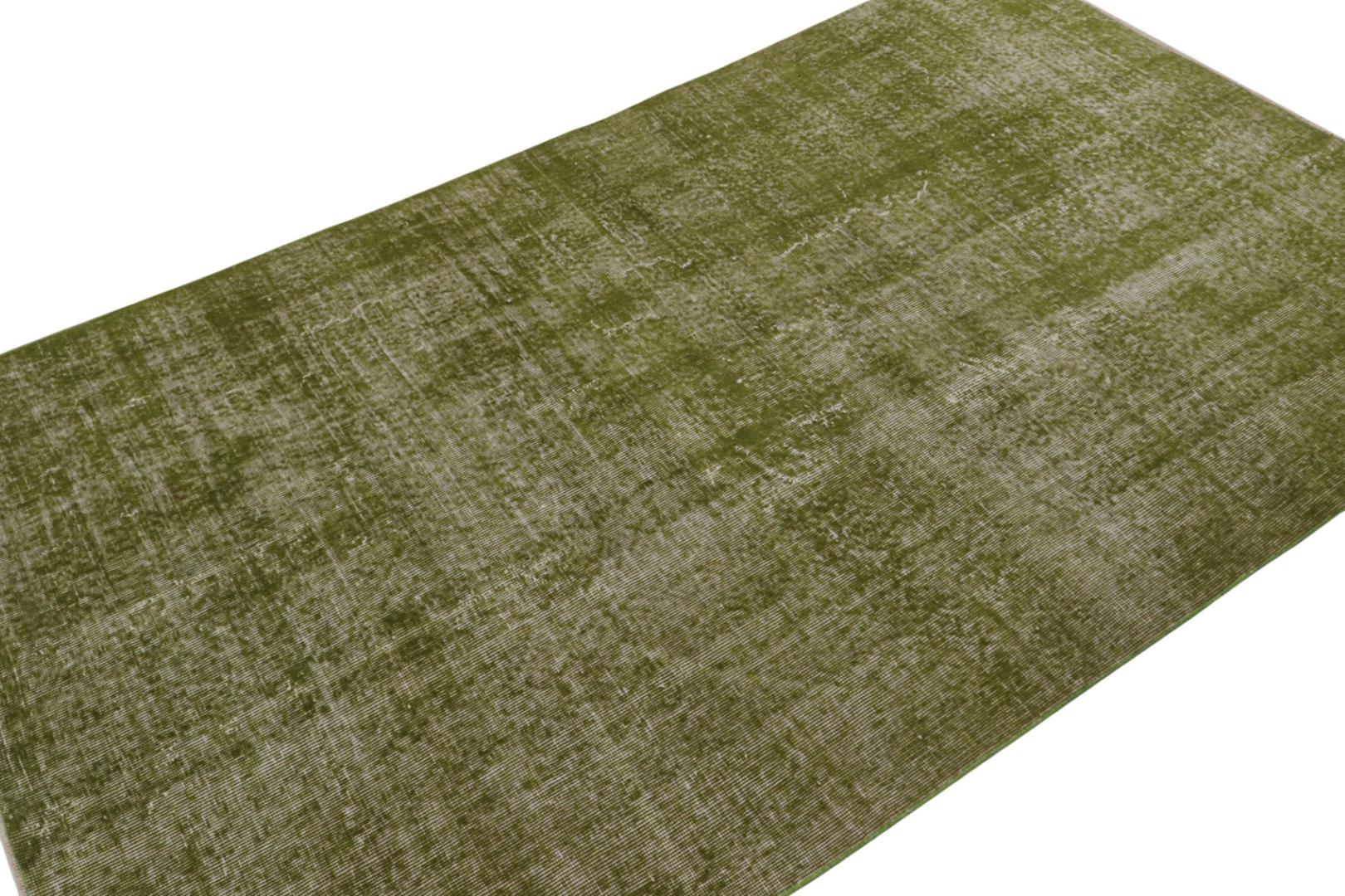 Vintage Zeki Müren Solid Rug