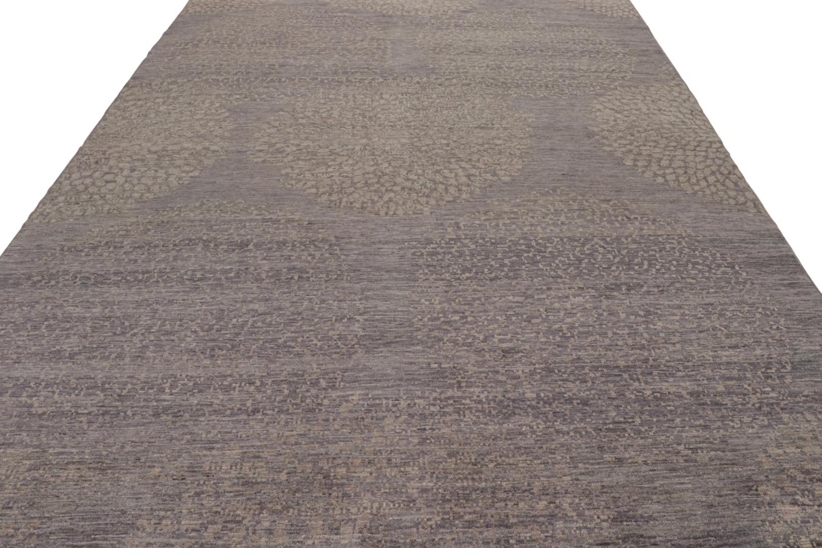Modern Rug with Geometric Patterns