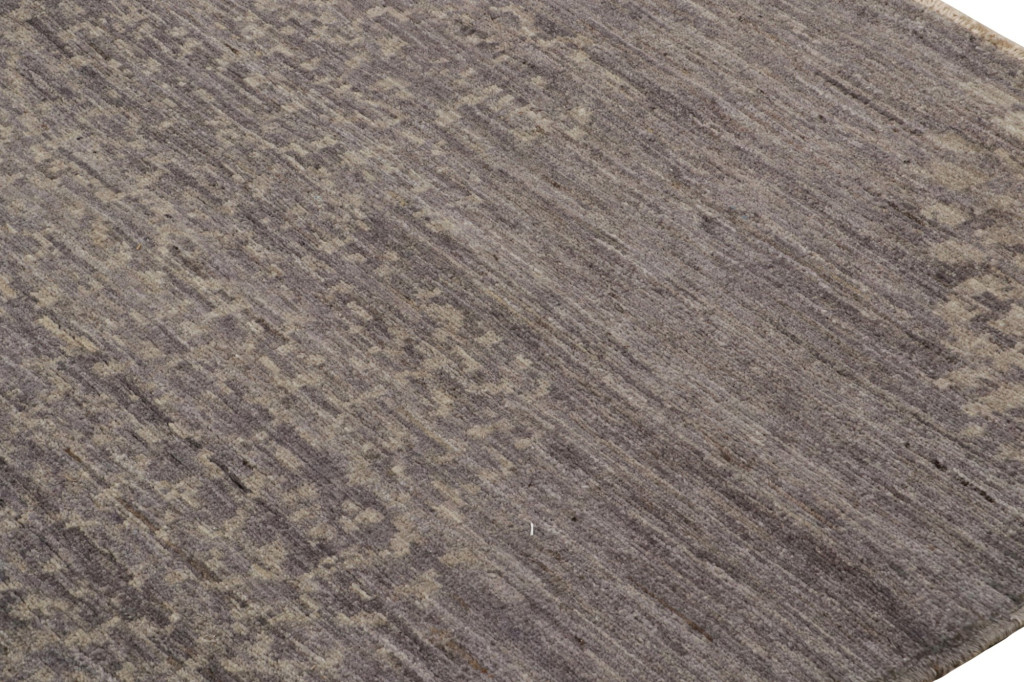 Modern Rug with Geometric Patterns
