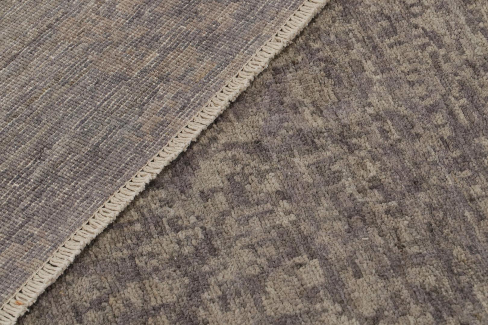 Modern Rug with Geometric Patterns