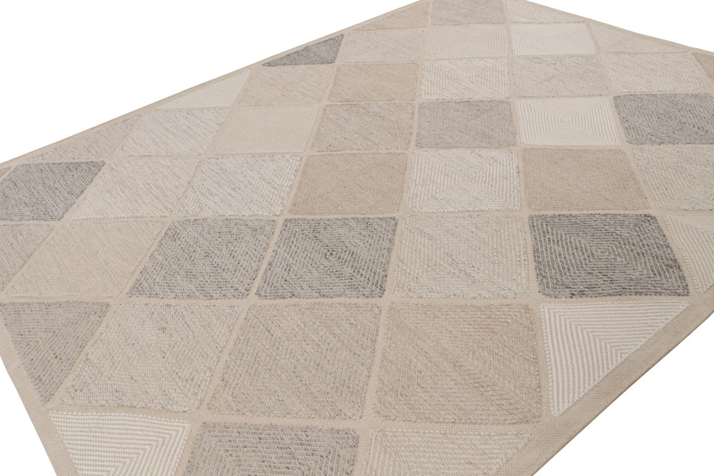 Scandinavian Style Rug with Diamond Patterns