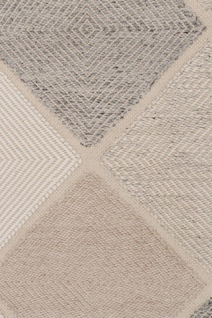 Scandinavian Style Rug with Diamond Patterns