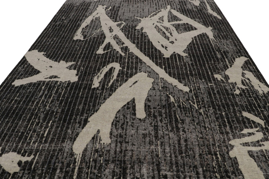Distressed Modern Rug in Black