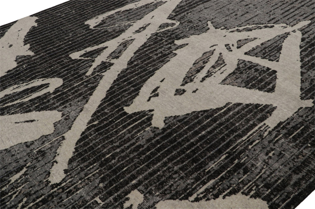 Distressed Modern Rug in Black