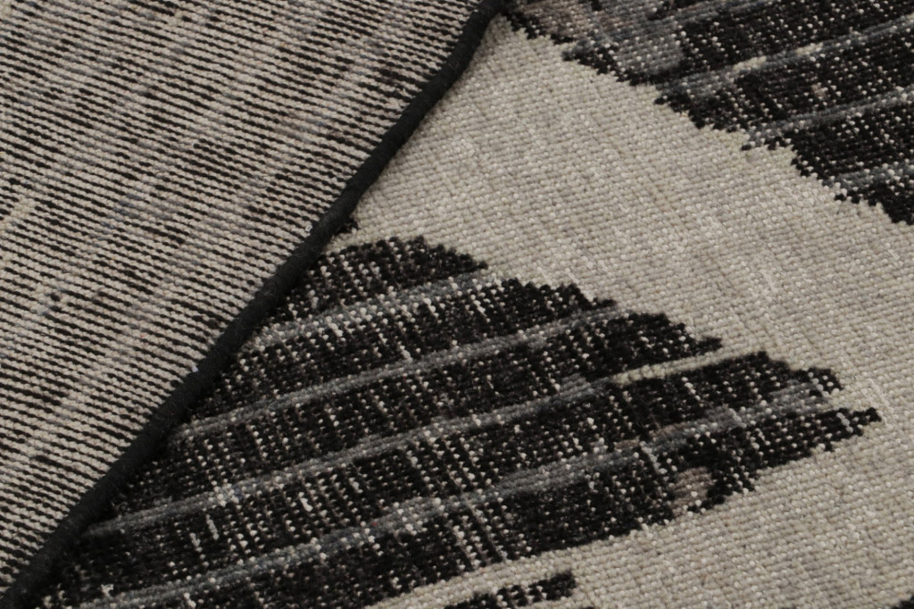 Distressed Modern Rug in Black