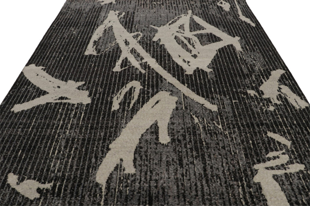 Distressed Modern Rug in Black