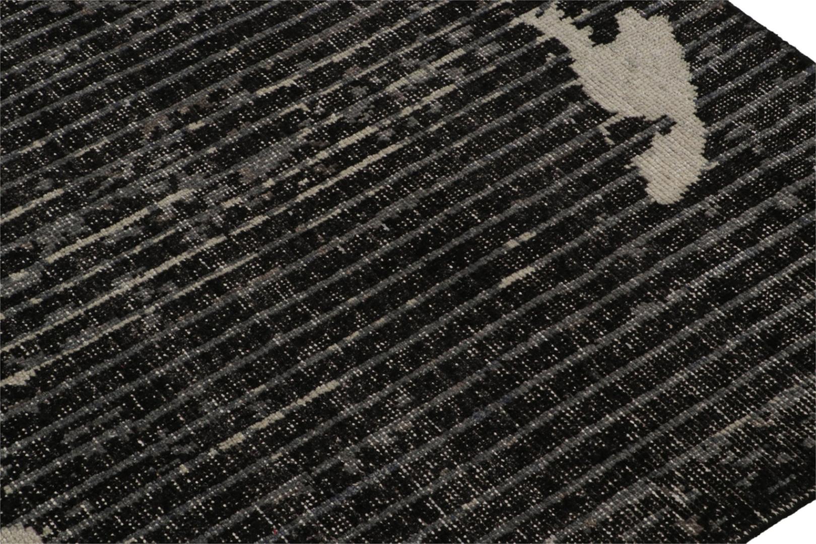 Distressed Modern Rug in Black