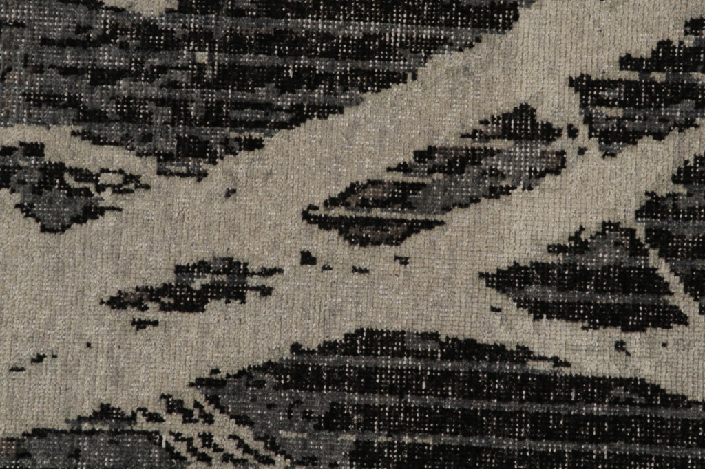 Distressed Modern Rug in Black