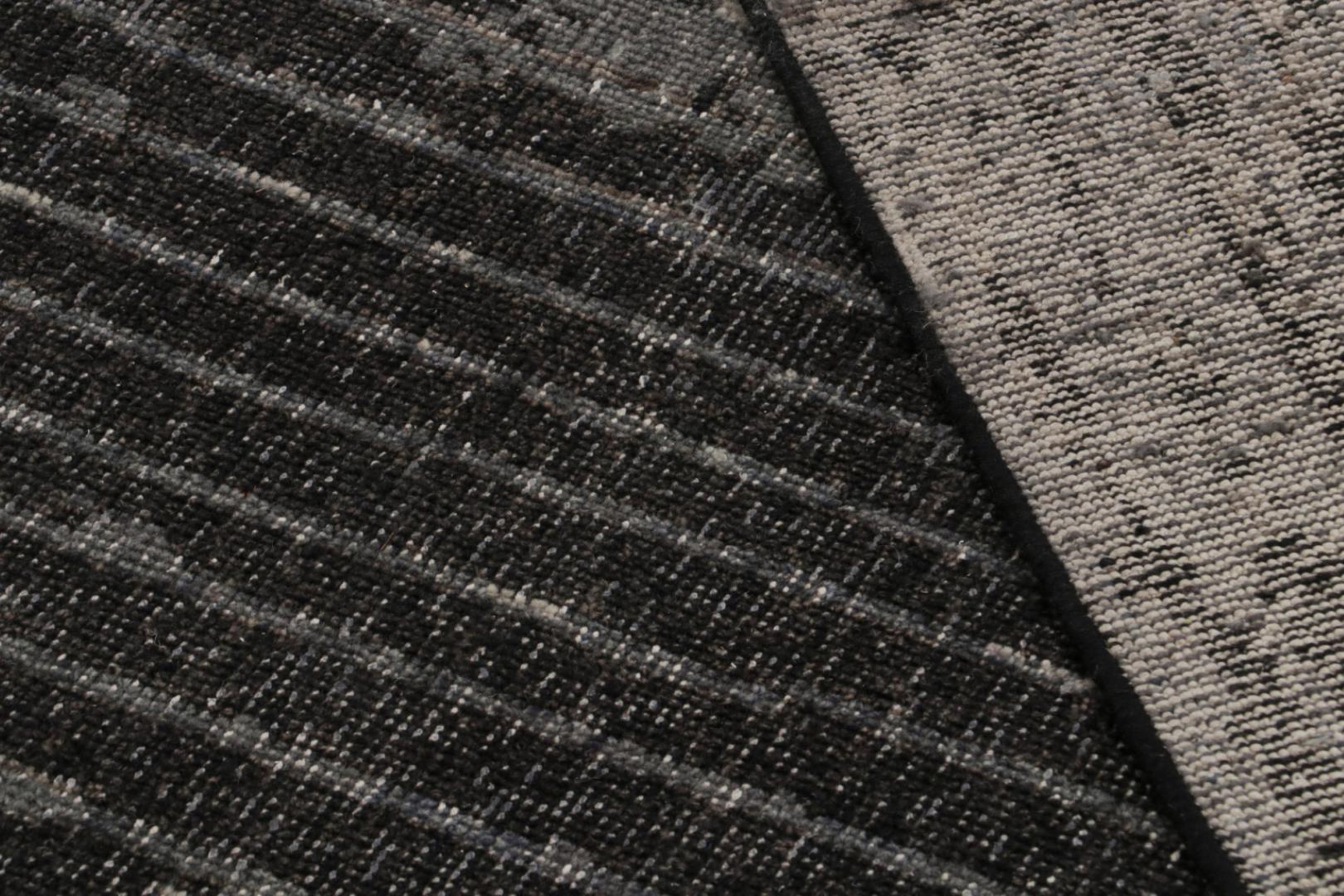 Distressed Modern Rug in Black