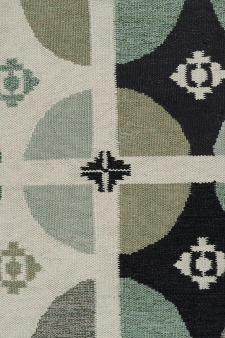 Scandinavian Kilim Rug with Geometric Patterns