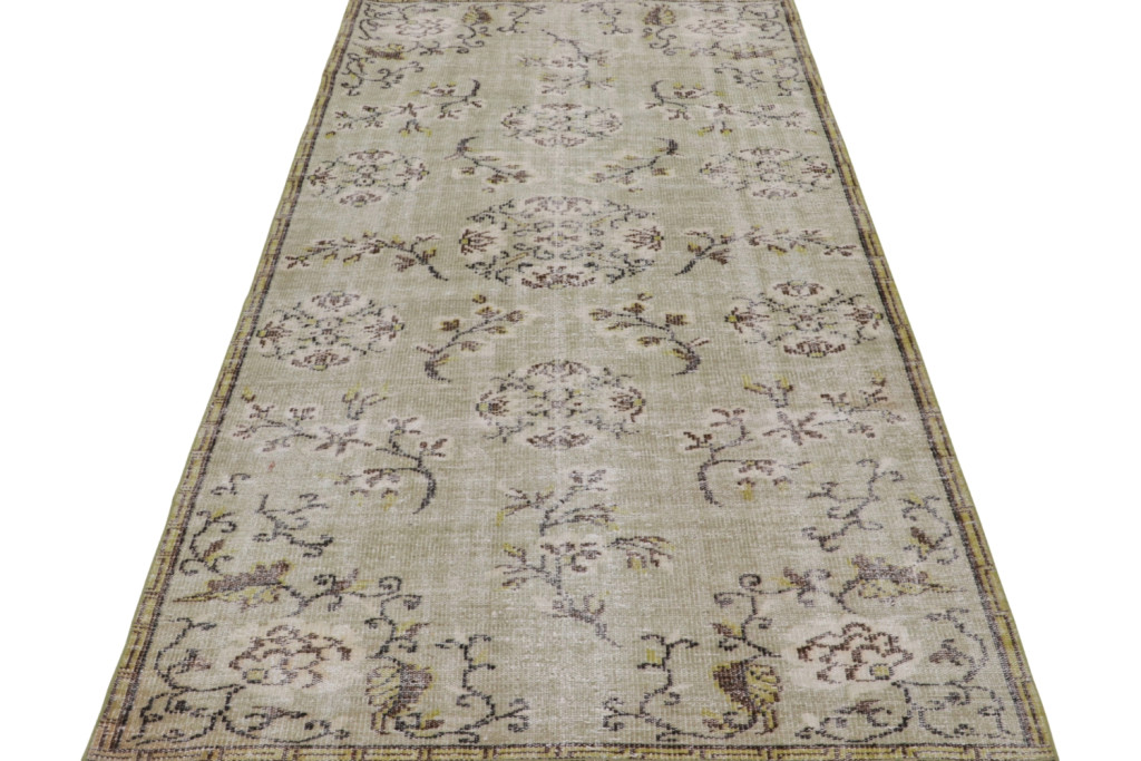 Zeki Muren rug