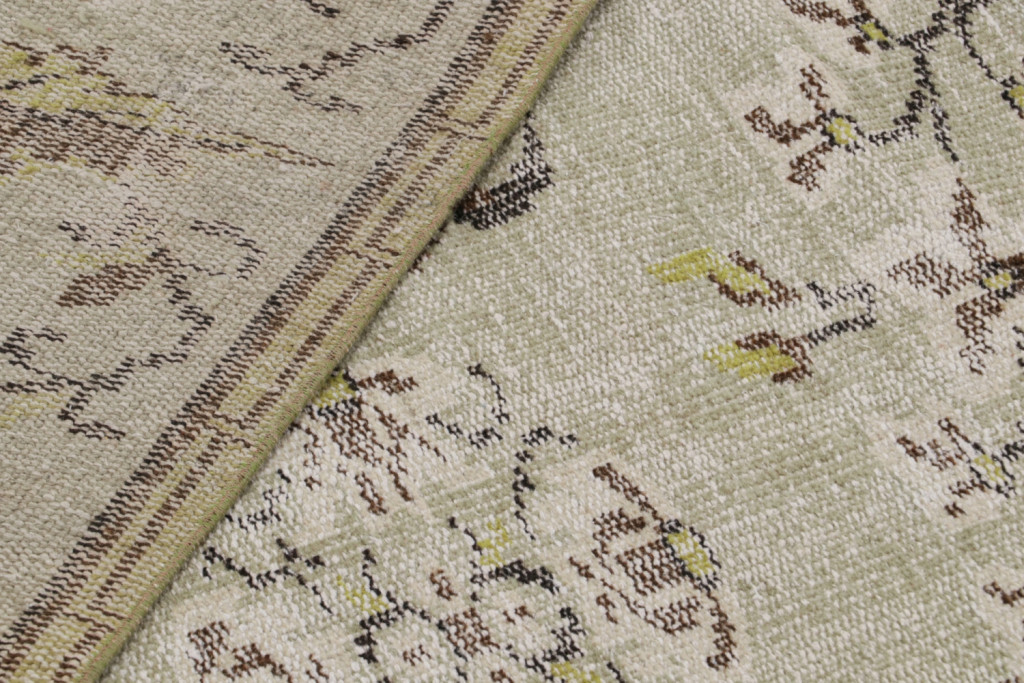Zeki Muren rug