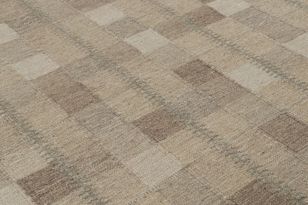Scandinavian Palace Rug with Geometric Patterns