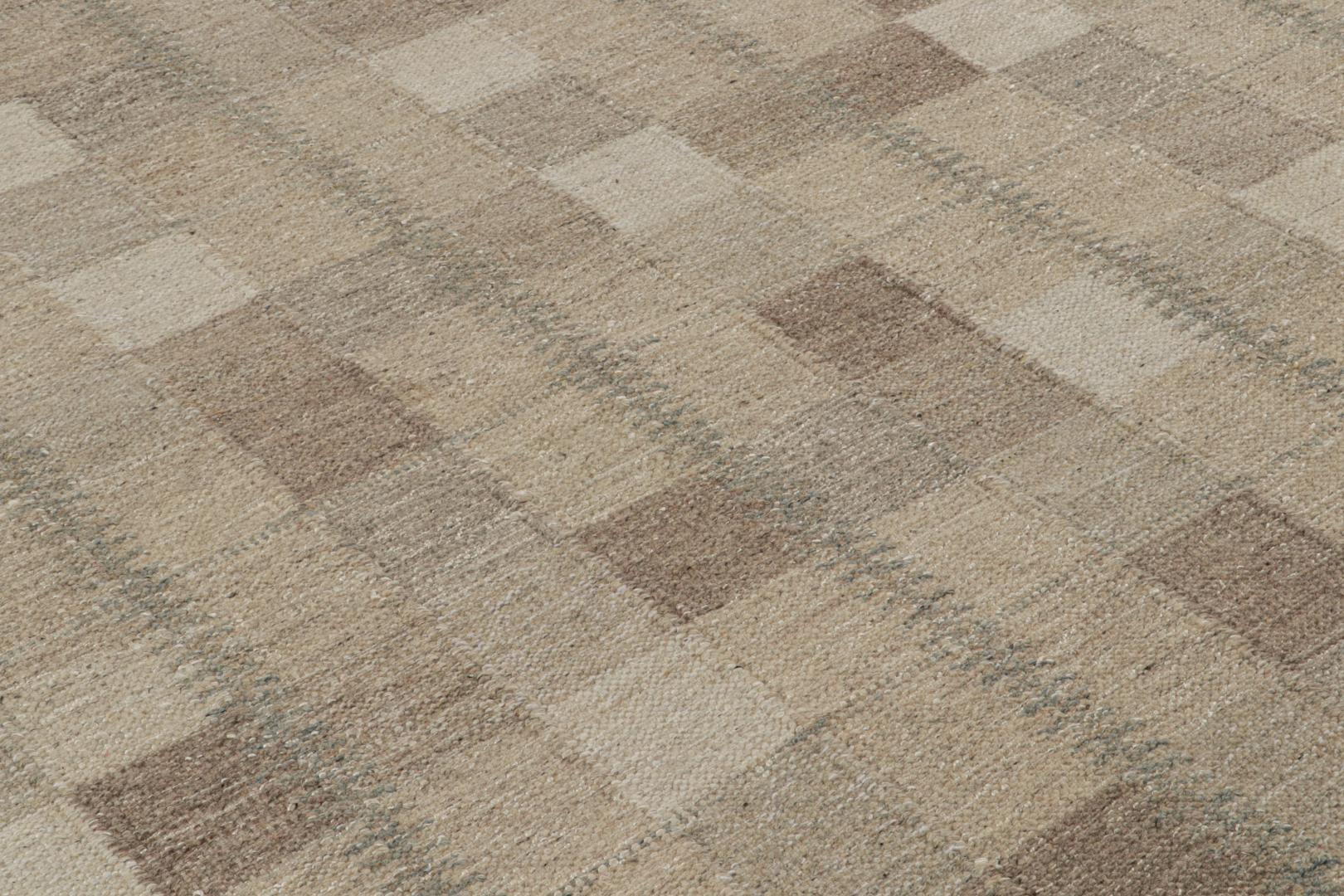 Scandinavian Palace Rug with Geometric Patterns