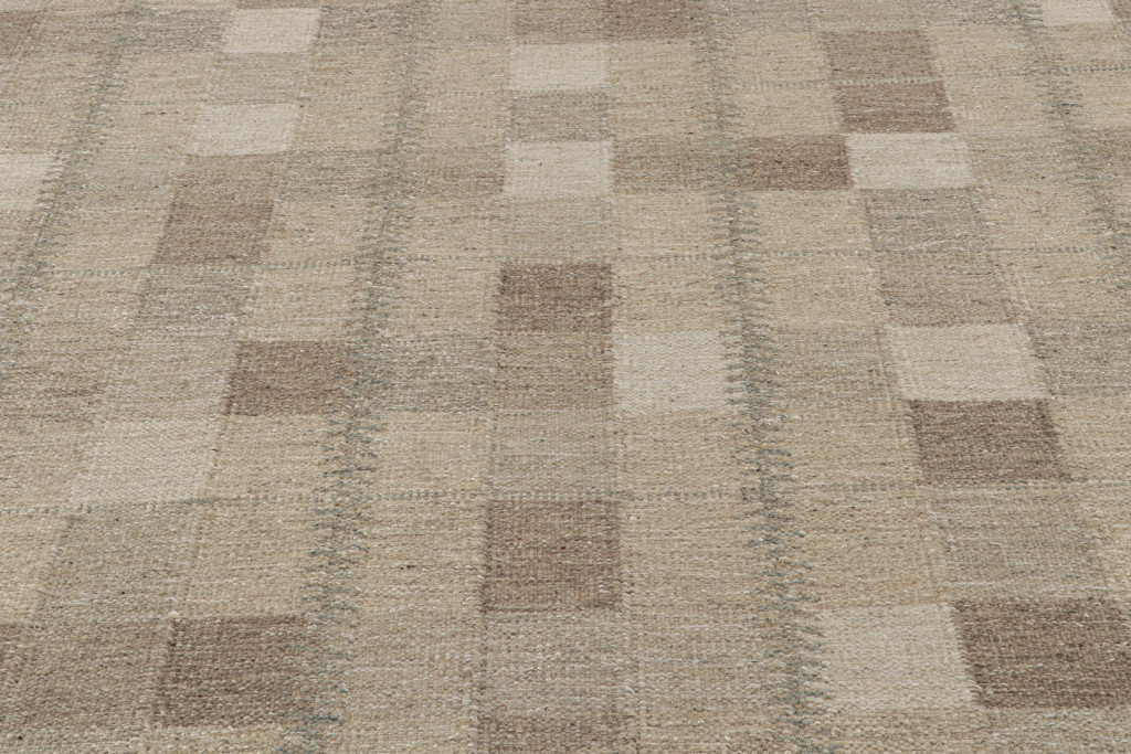Scandinavian Palace Rug with Geometric Patterns