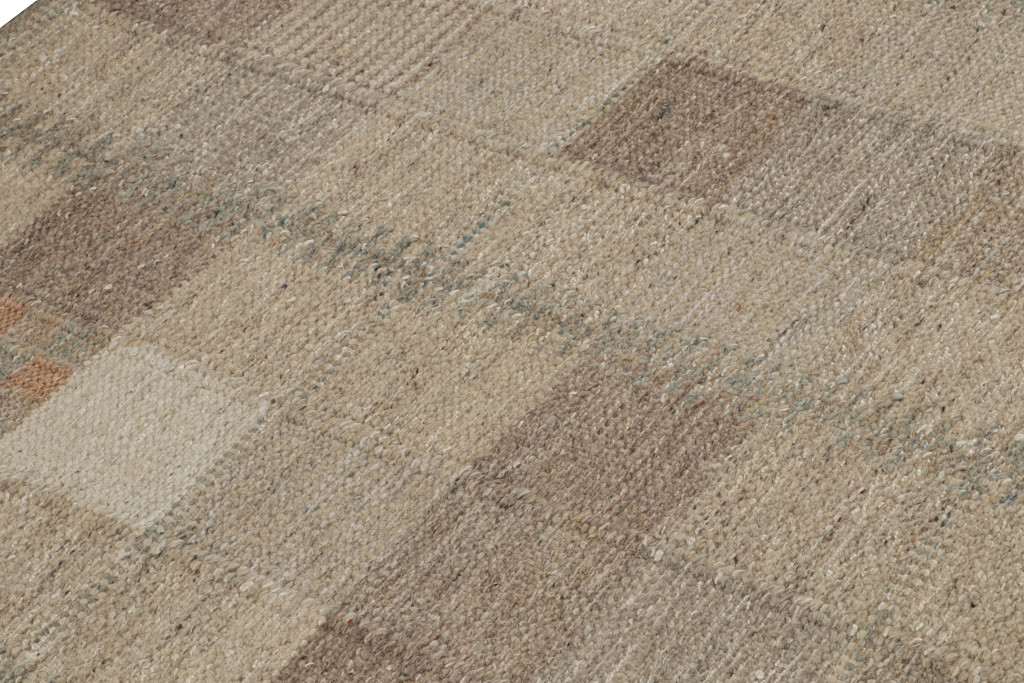 Scandinavian Palace Rug with Geometric Patterns