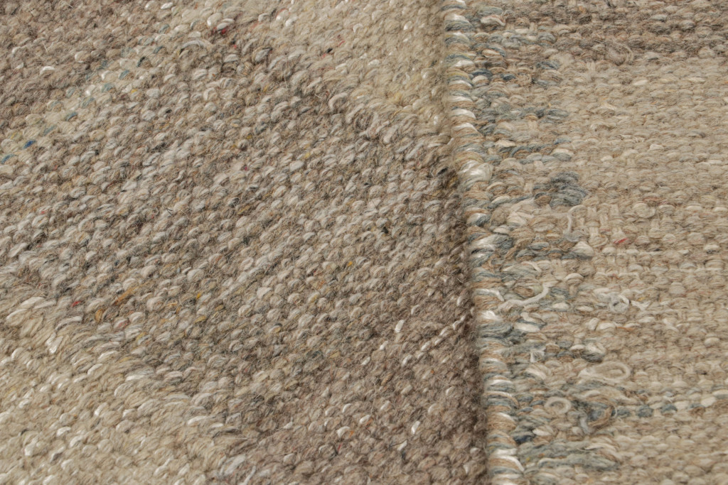 Scandinavian Palace Rug with Geometric Patterns