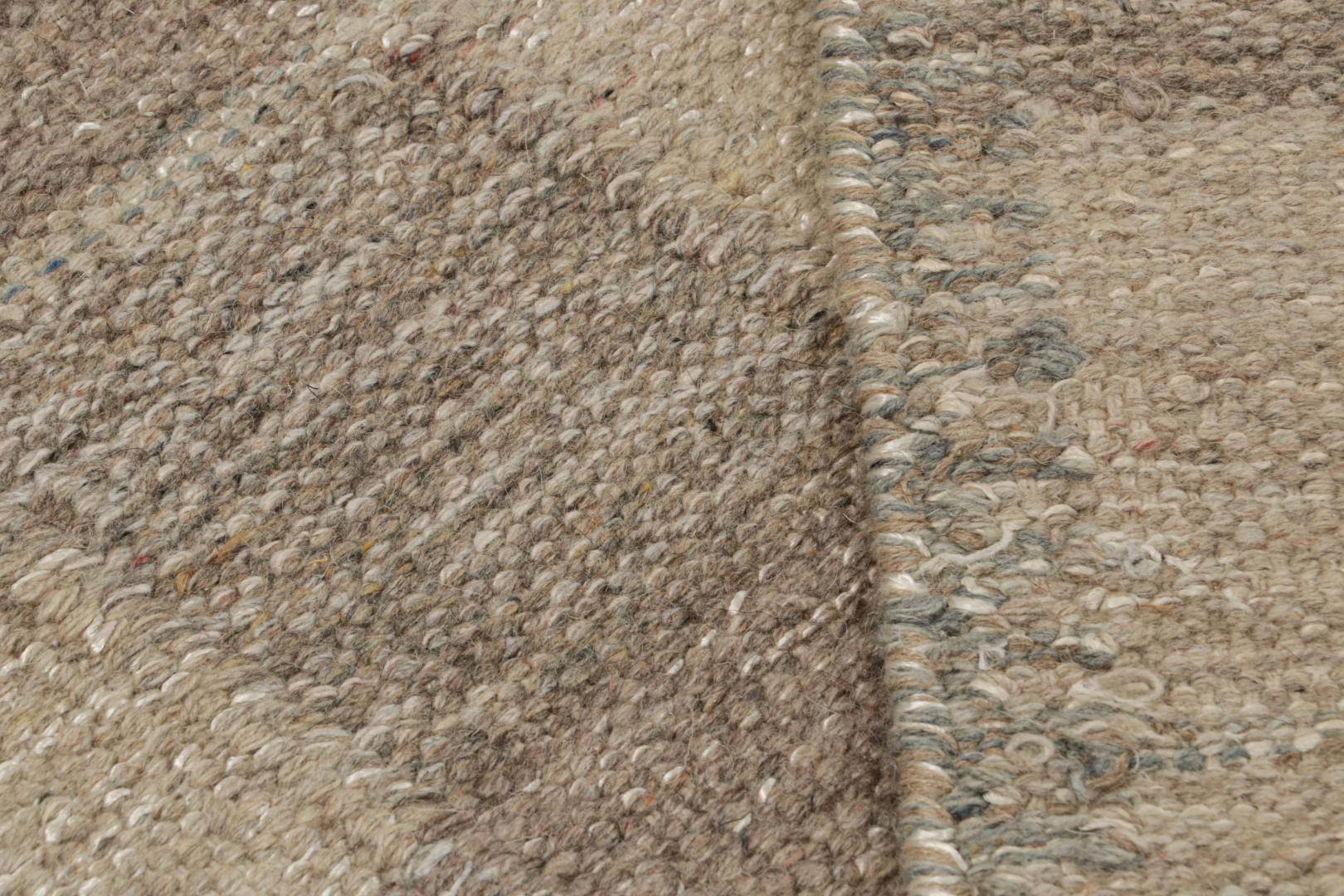 Scandinavian Palace Rug with Geometric Patterns