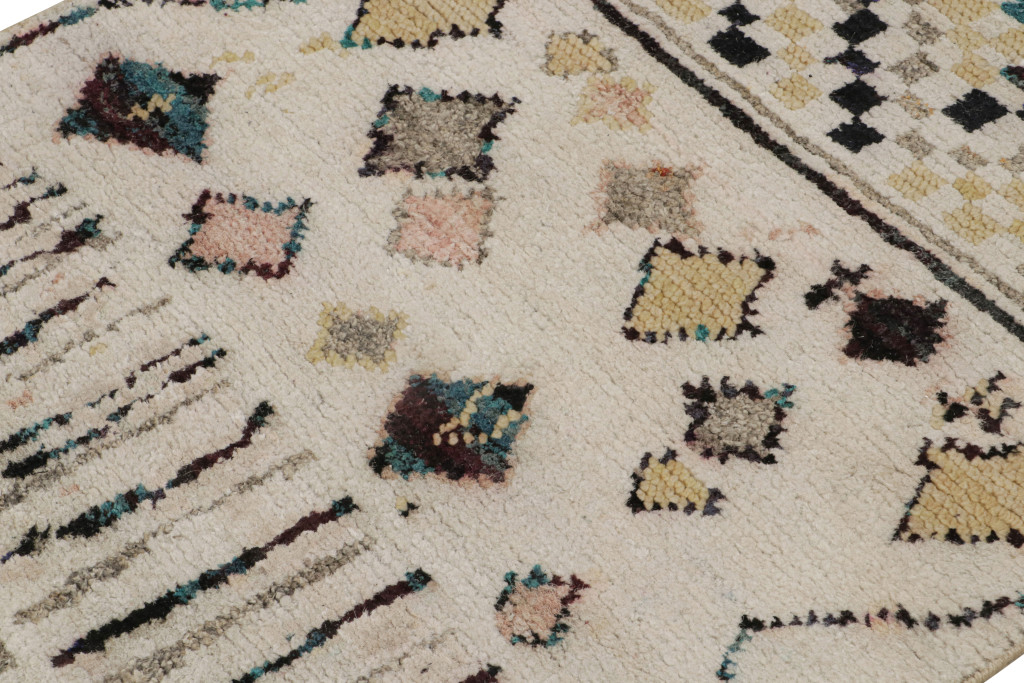Contemporary Moroccan Rug with Berber Geometric Patterns